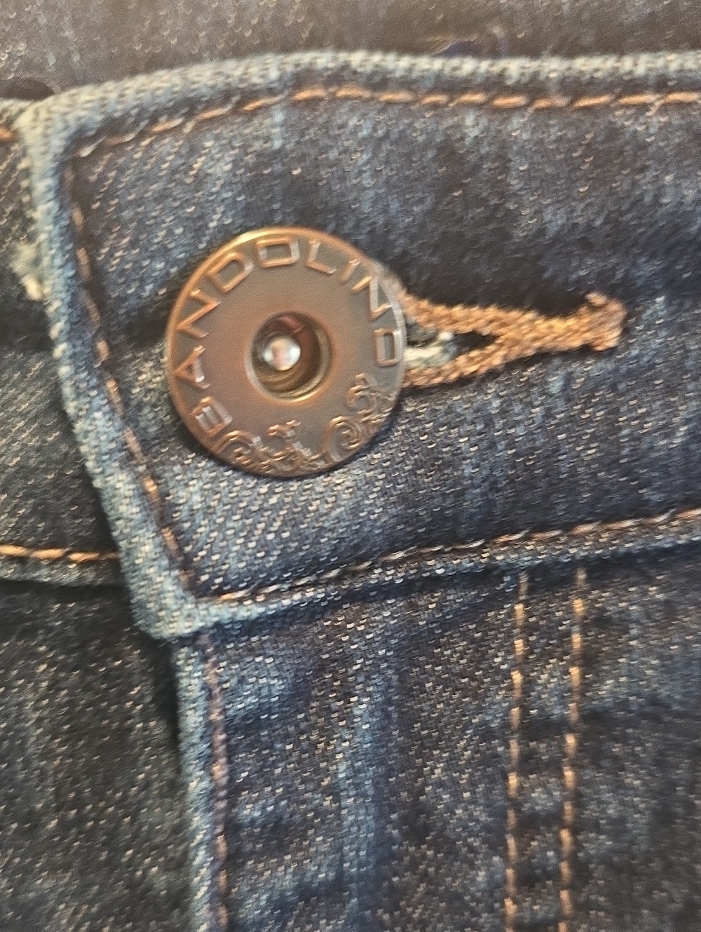 Bandolino Classic Straight-Leg Jeans in Indigo Wash - Picture 4 of 13